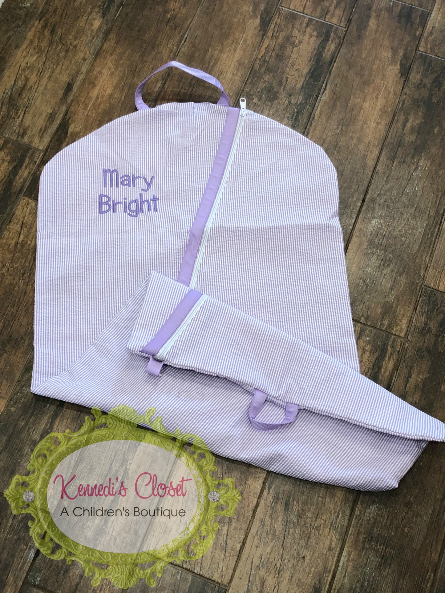 Seersucker Hanging Garment Bag with Applique